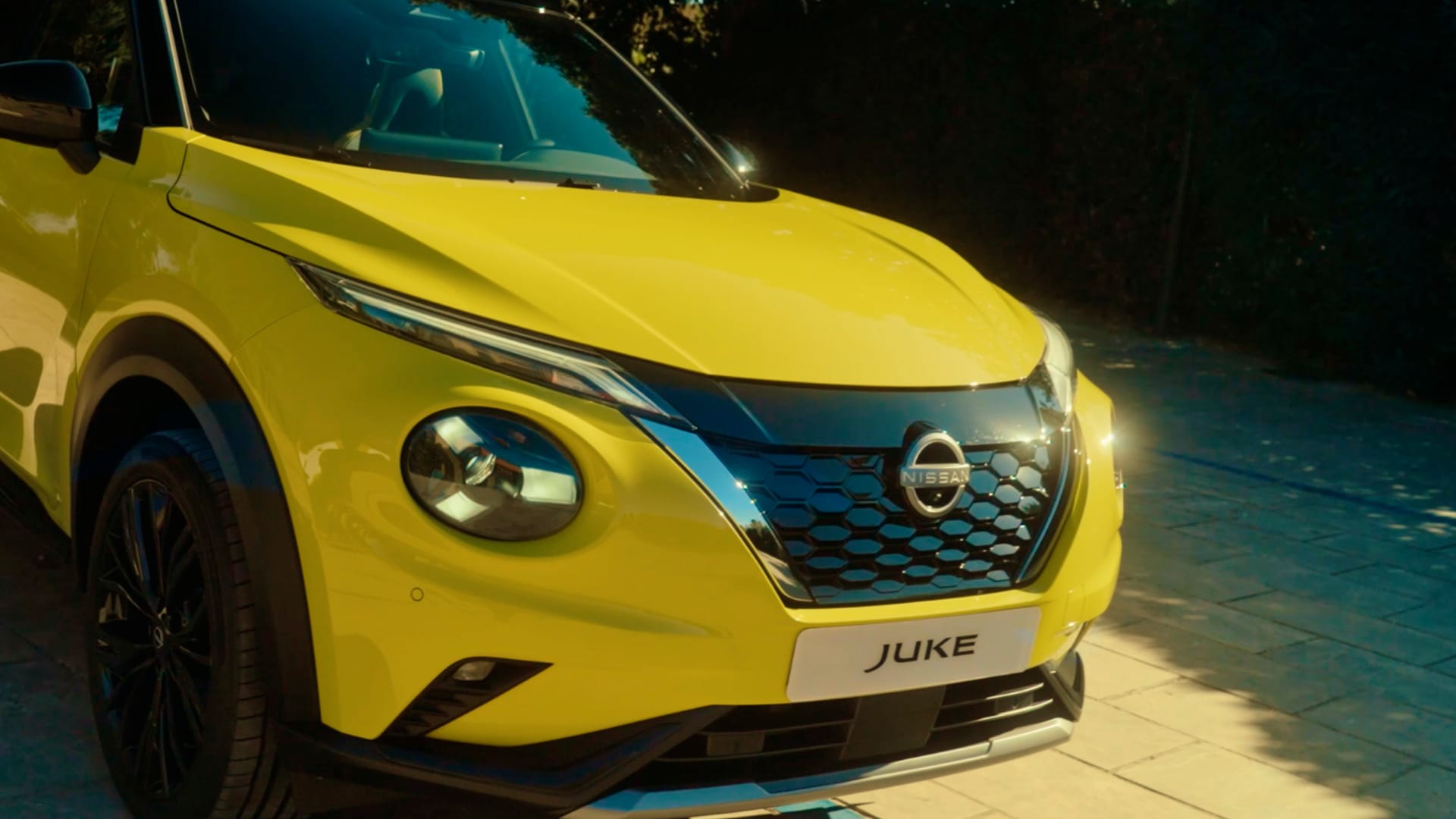Nissan JUKE exterior front design video loop